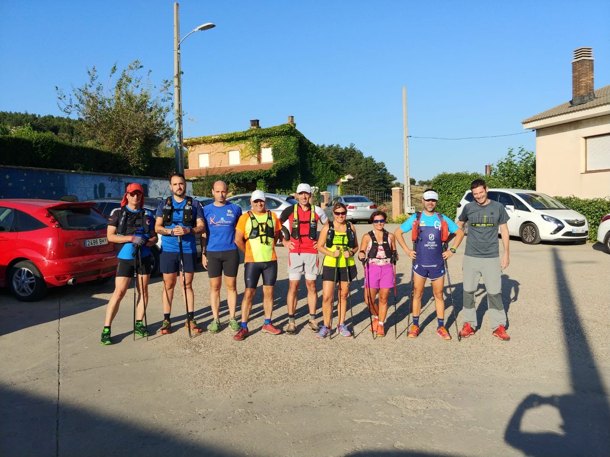 TrailNutrium's tweet photo. Seguimos sumando amigos y kilómetros.
Todo en orden y en buen estado de revista.
🏃🏻♂️⛰🏃🏻♀️
#trailnutrium #trail #trailrunning #lavilladeocon #nutriciondeportiva #nutriumpfg #TNM #run #runner https://t.co/qwfTrIDoeT