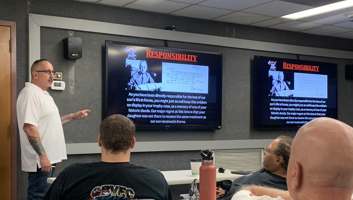 arnoldvfd's tweet photo. Chief Schultz teaching 21st Century Command to the Volunteer Chiefs of the County. #forwardthinking #command #teamwork #workingtogether #combinationsystem #arnoldvfd #aacofd @makinthepush https://t.co/2TjuiAe7BG