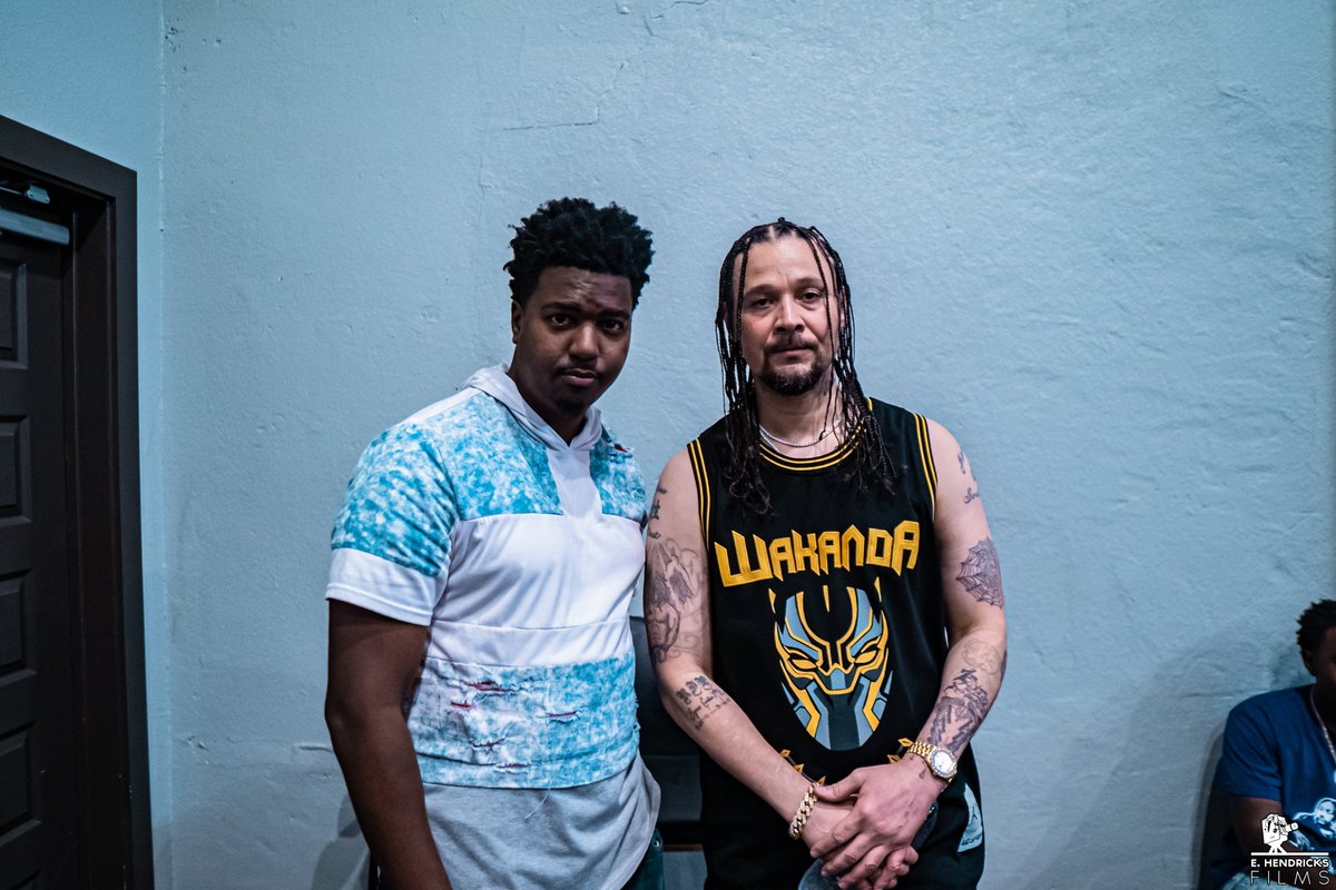 EcleezyTheKing's tweet image. Standin hea with tha LEGEND known as 
@ThisIsBizzyBone. Y'all be sure to get his NEW ALBUM Carbon Monoxide on 9-12-19!   #BizzyBone #Ecleezy #u2dk #Mothugs #7thSign #Btnh #BoneThugs #BonethugsNHarmony #E99 #CarbonMonoxide #Enigma #HeavenzMovie #TheGift #ThugLuv #Legend