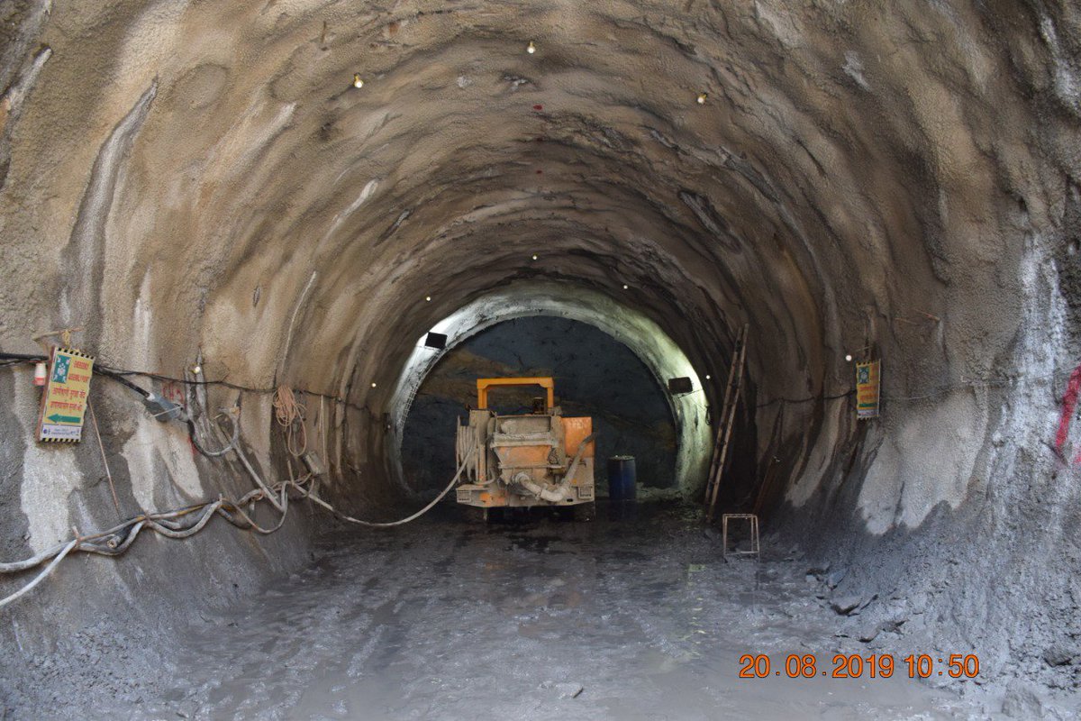 AshwiniBhide's tweet photo. #NATM work in progress in #Package6 i e the airport package of @MumbaiMetro3 #MumbaiUnderground @CMOMaharashtra https://t.co/NO92n4yaIb