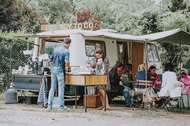 lamarzocco's tweet photo. Saturday picnic next level! ⁠
A vintage Peugeot J7 with a 1 group Linea Classic. 😍⁠
⁠
@espressolutions ⁠
#lineaclassic #BeanBoy #BeanBoyToGo #coffeetruck #coffeevan  #outdoorcoffee#coffeelovers #coffeetime #welovecofee #Vienna #Austria #coffeewor… https://t.co/kW5waMpUFy https://t.co/rOvFk9EBRd