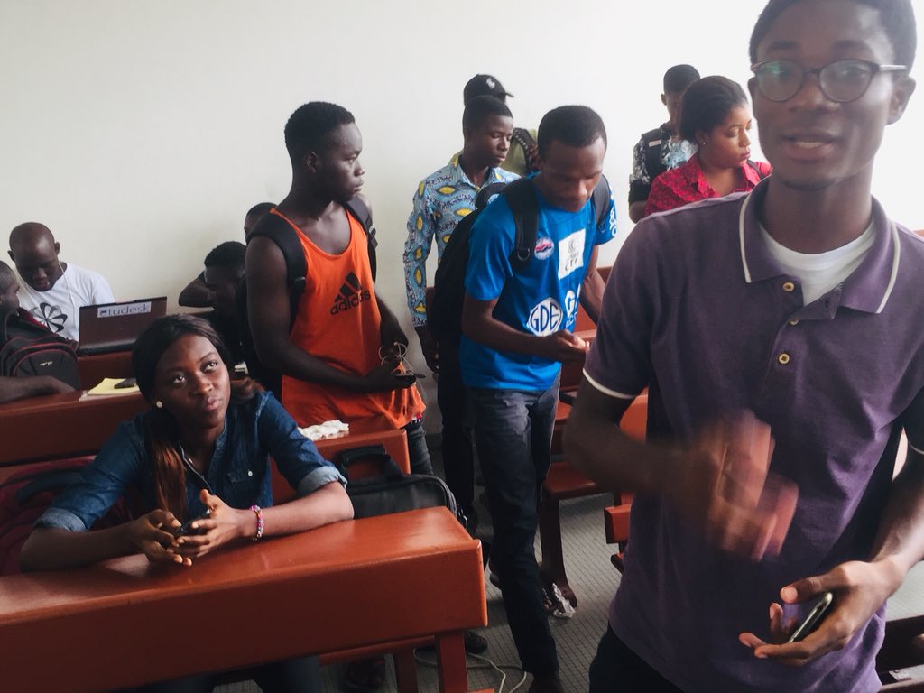 CsiUvci's tweet photo. Fin de la partie . Merci à la communauté @CsiUvci . Aujourd’hui, de nouveaux espères en sécurité  wifi 🤗  sont nées. Merci à @loboclem @MIANSEH @journeeducode @uvciv @MTNCotedIvoire surtout au formateur, vice-président @BassoleJoel https://t.co/MfXrT5M9gh