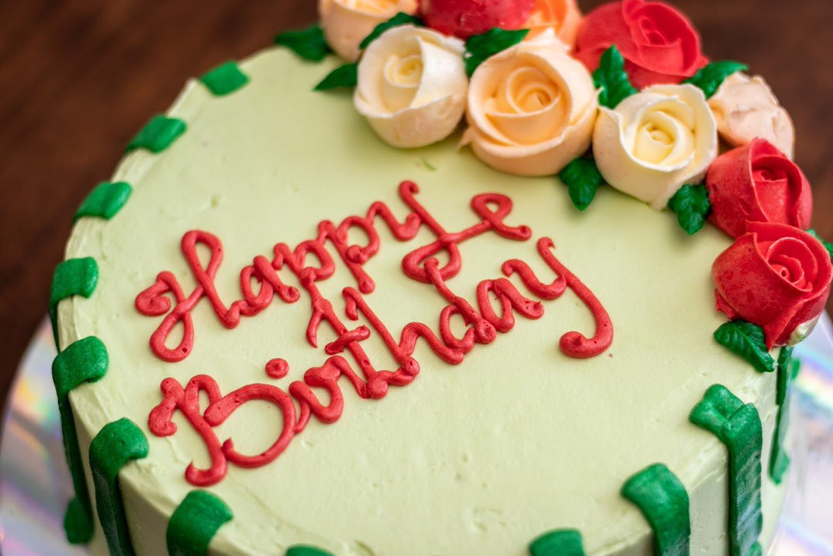 SliceandCakes's tweet photo. This up close has our mouth watering . 😋😋
#sliceandcakes #cakes #cakesdesign #icing #cakedecorating #birthdaycake #RwOT https://t.co/Bdd7eJdO9t