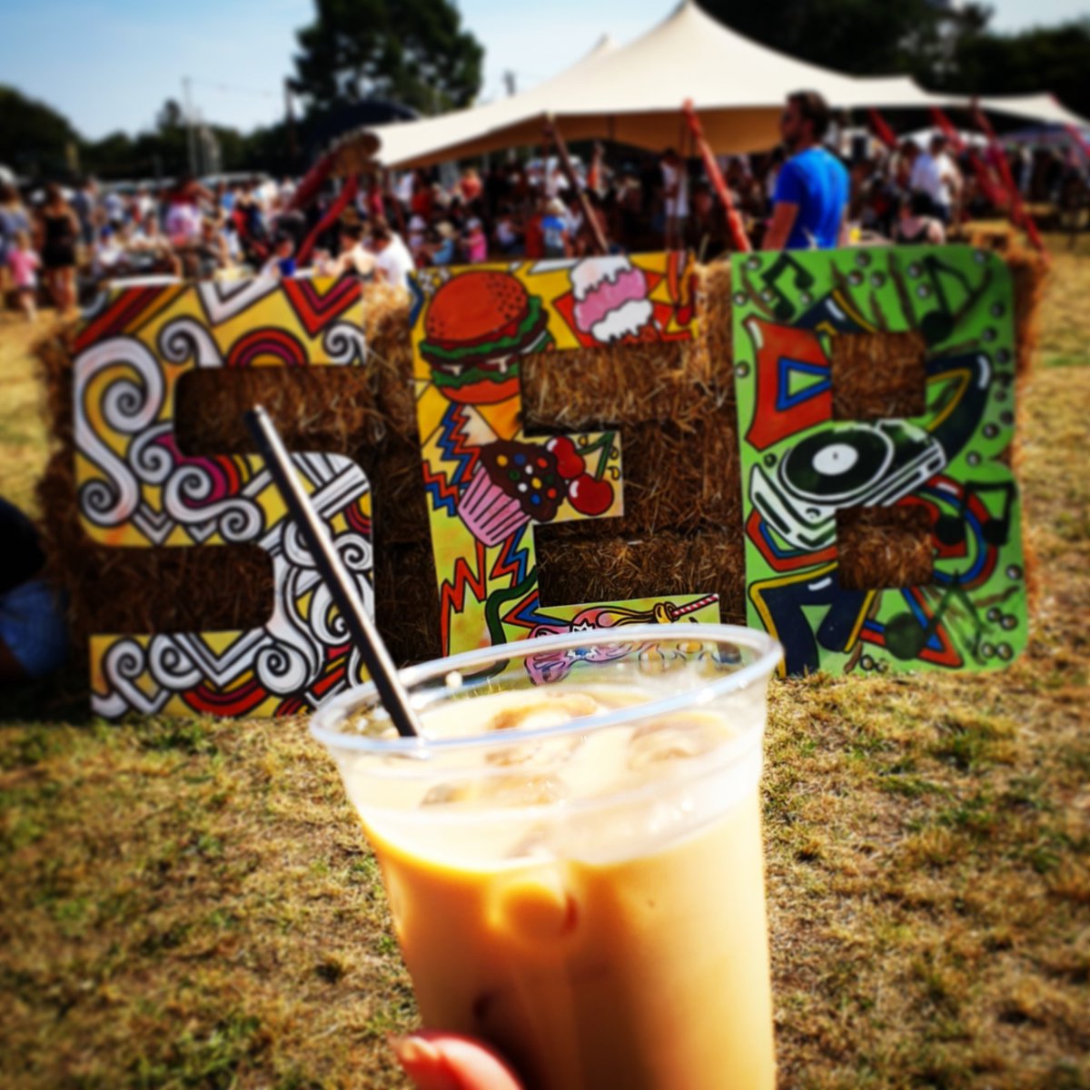 Out to play at the Street Eats n Beats Festival ☕ #icedcoffee #icedcoldbrew #coldbrew #coldbrewcoffee #propercoffee #barista #mobilecoffee #mobilebarista #mobilecoffeevan #coffeevan #chelmsford #essex #eventprofs #events #festival #summer #bankholiday #streetfood