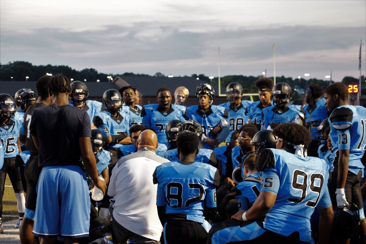 BoppaTrues's tweet photo. It’s Football time! Go get em Grandview Bulldogs!#grandviewfootball @GHS_Dogs https://t.co/d3EFeLj5Eb
