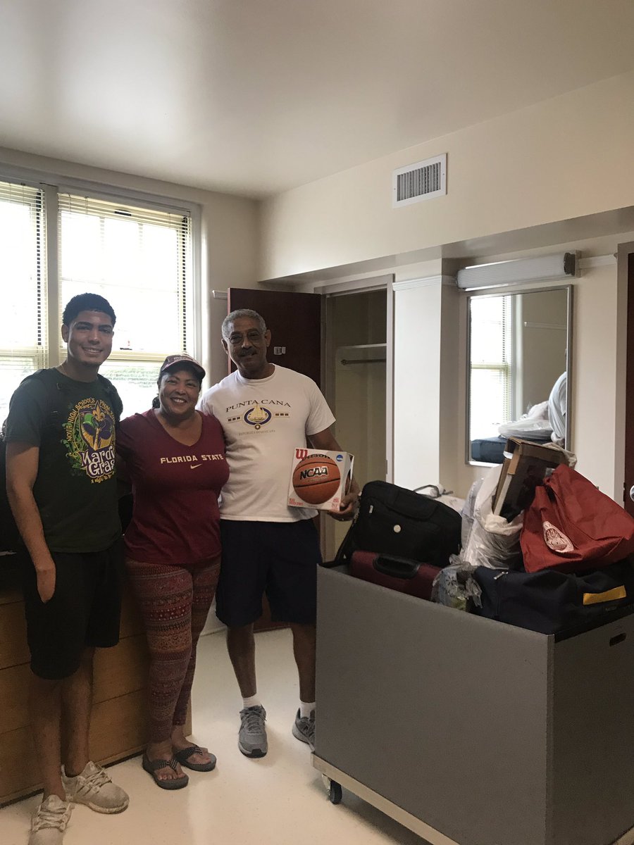 FSUAdmissions's tweet photo. Brandon and his family are ready to unpack and get him settled in! #FSUMoveIn https://t.co/g39cReiRrb