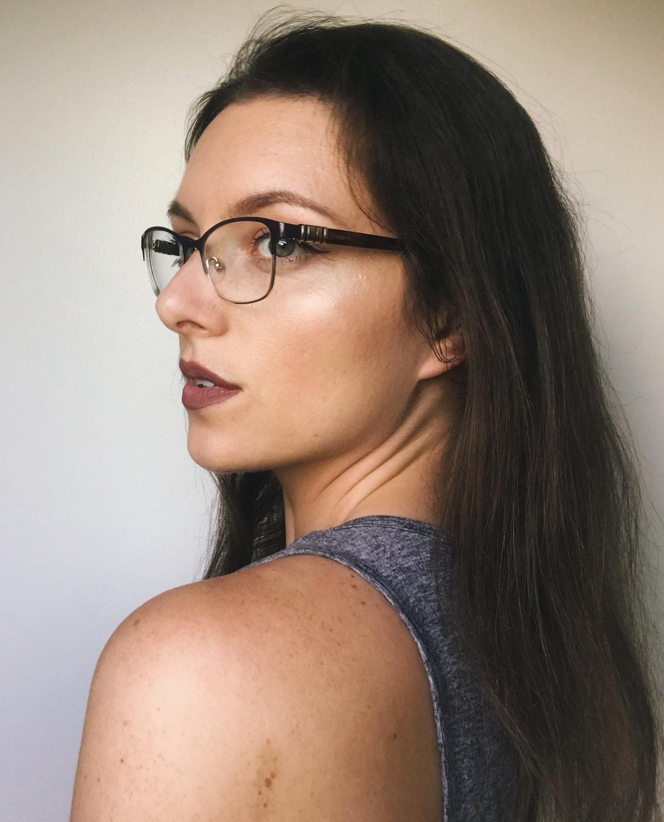 Writer_Hayley's tweet photo. Guess who forgot this account even existed? 

Hi! It's been two years, so I should probably reintroduce myself. My name's Hayley, I'm 23, and this is my Writer RP account. 

~18+ NSFW/DTF
~Lit/Desc.
~Bisexual
~Open DMs!

RT for a Hayley in your DMs. 😊 https://t.co/fvwb8vs7lB