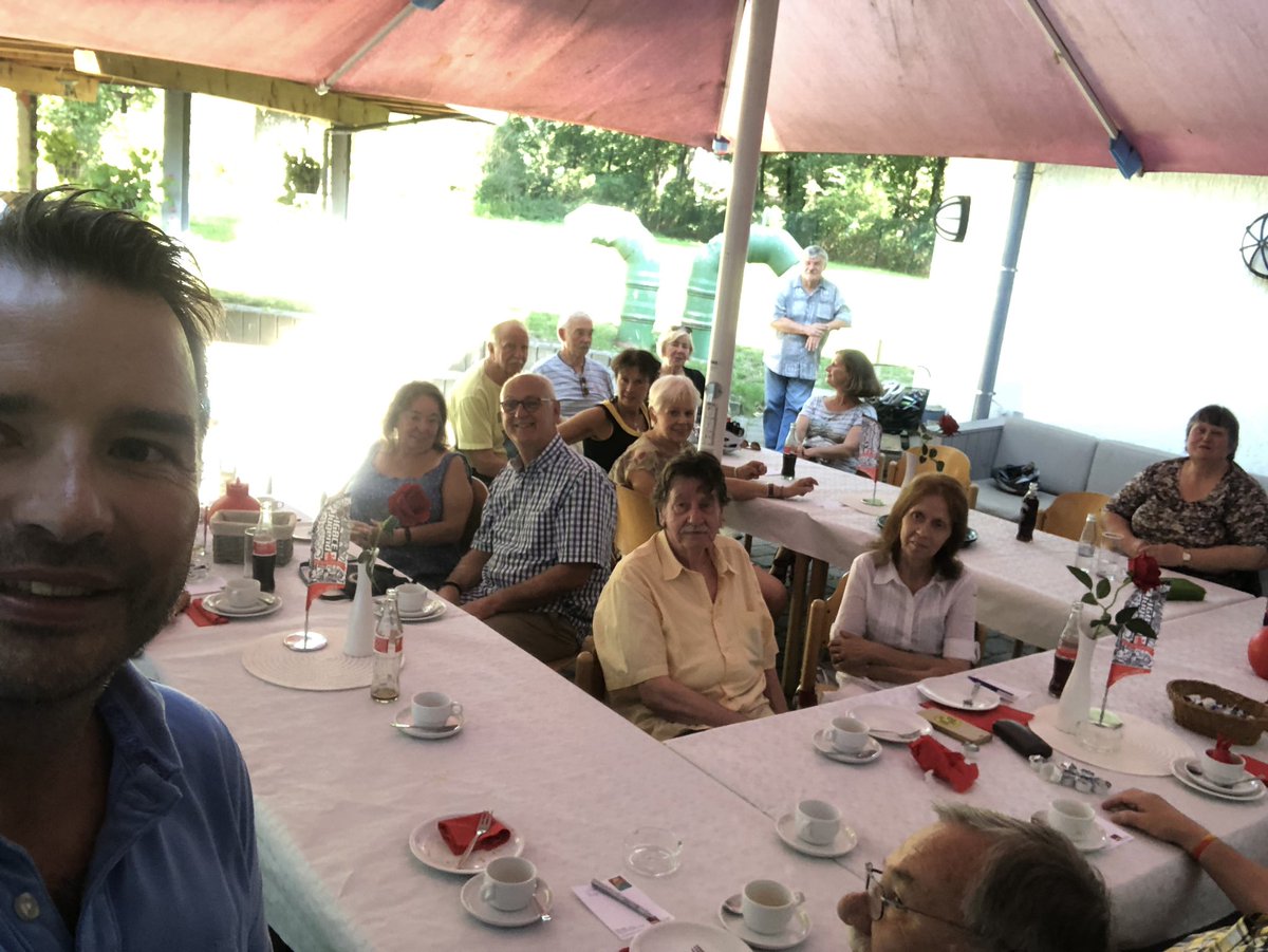 Michael_Huebner's tweet photo. Dafür nehme ich mir gerne Zeit, um über Solidarität in der Region sprechen zu dürfen: Besuch mit @carsten_loecker bei der #AG60plus im Kreis-Recklinghausen. Stimmung und das Wetter stimmt im Haus der @IGBCEJugend in Oer-Erkenschwick. #GlückAuf https://t.co/0L5gC4GNV1