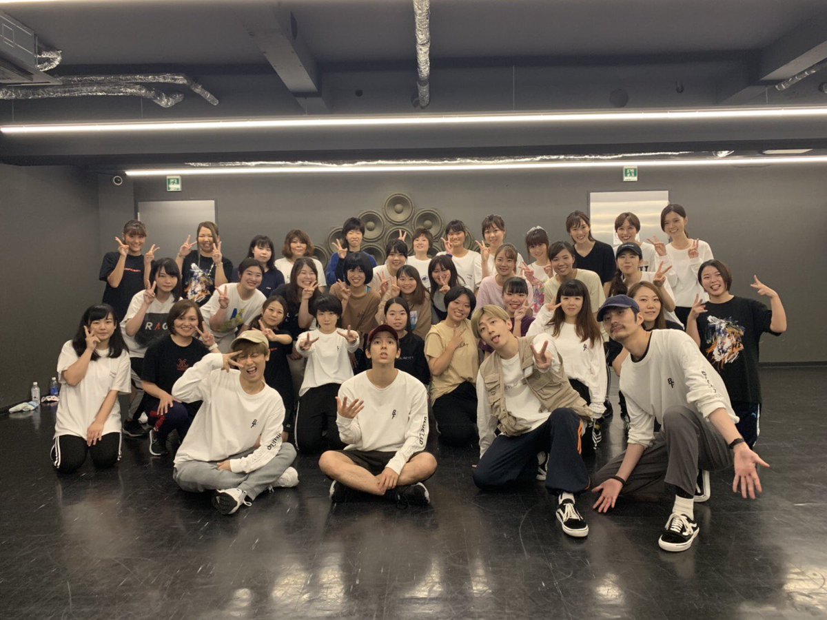 J_J0117aaa's tweet photo. ～BFQ WS in OSAKA 1部～

初WSでダンス経験もなくリズム感も全くなく不安やったけど、4人がめちゃくちゃ優しく教えてくれて、ダンスってこんなに楽しいんやて本気で思った🥺💓💓

そして4人ともかっこよすぎた……

次も絶対行来ます😆🔥また大阪来てください！！
#BFQ
#BFQWS https://t.co/gXnP2kDySp