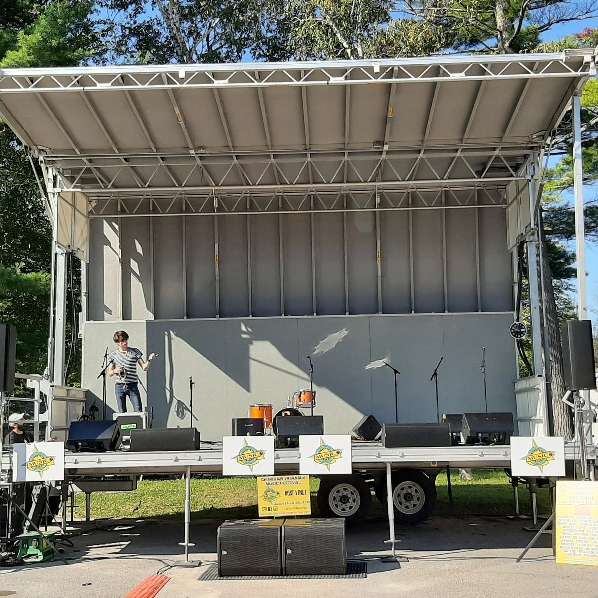 GeoTriMusicFest's tweet photo. Community BBQ Stage is looking good.
Come on down to the @wbyouthcentre 12 to 5pm.
#wasagabeach #geotrimusicfest #musicfestival https://t.co/n75uJdE5lW