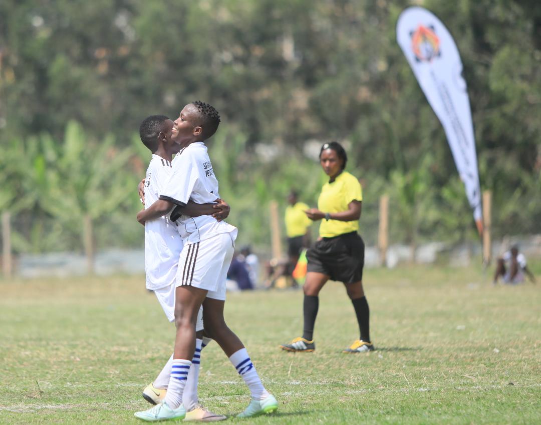 SWDFC_5's tweet photo. Kinodoni joins St. Mary's Vocational in the final of the @SWDFC1 2019.
The Girls from Tanzania have defeated Mbarara Junior 6-5 on penalties after a 0-0 draw in normal time.
#ItsTime
#swdfc19 https://t.co/SQgof61HSI