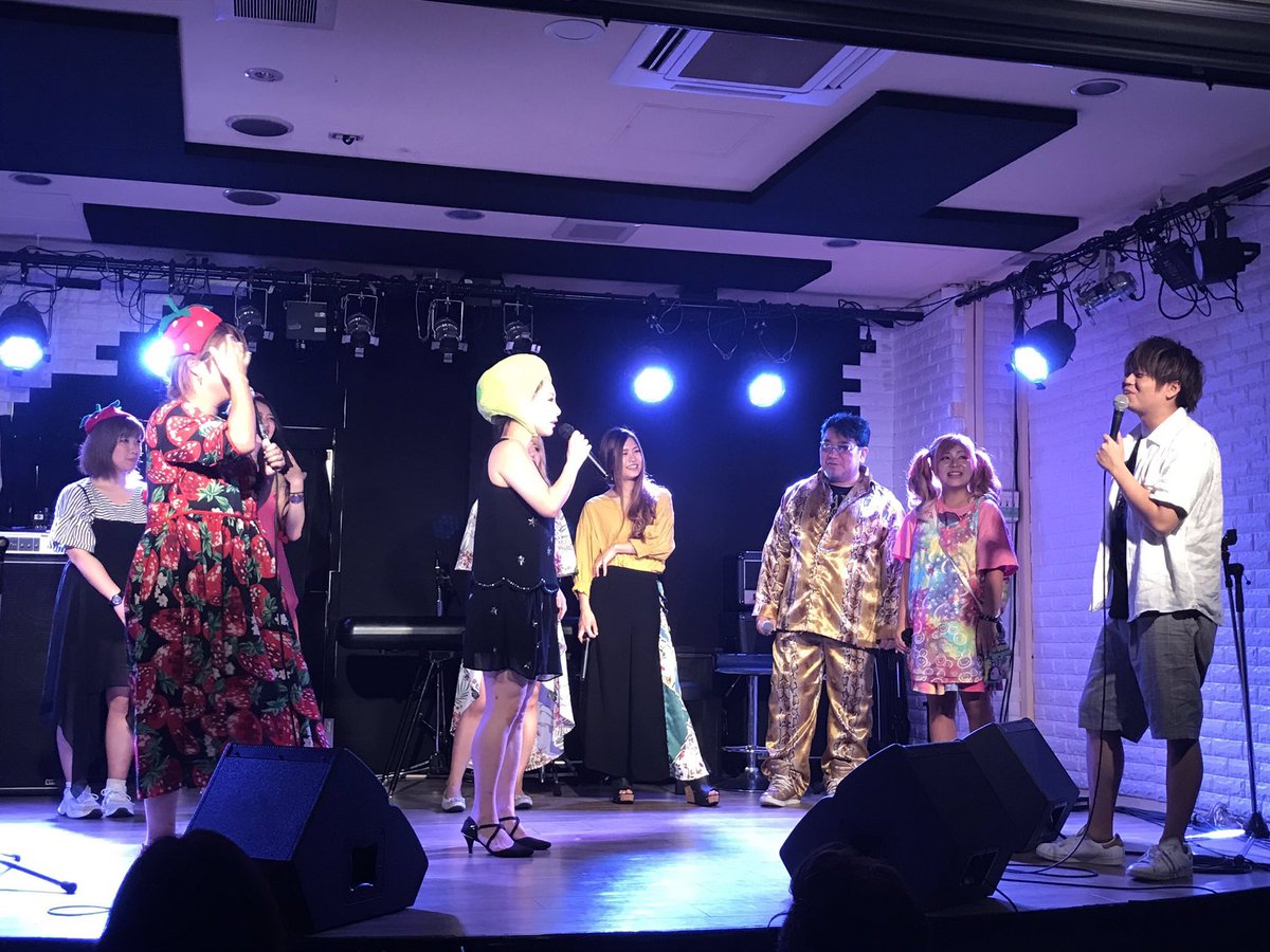 teigeki777's tweet photo. 本日は苺祭りにご来場ありがとうございました！アイドルにシンガーの中に色物だったわけですがテレビに出てるクラスの人達と仕事すると勉強になりますね。見せ方が上手い。歌のイベント次は9月8日神戸新長田アスタクニズカ商店街でお逢いしましょう。 https://t.co/CboRjWzTiu