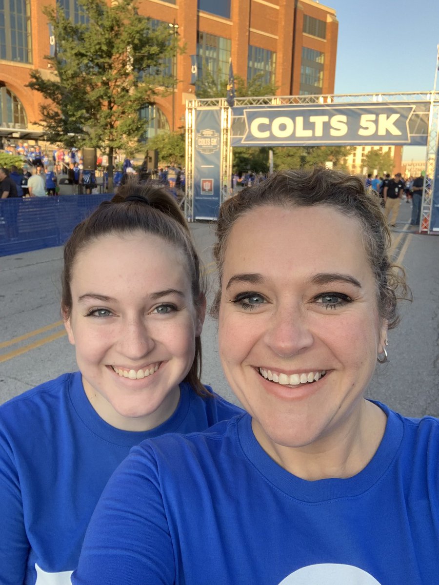 Sarahbeth8898's tweet photo. #Colts5k with @madisonodaniel https://t.co/CummeCB1jc