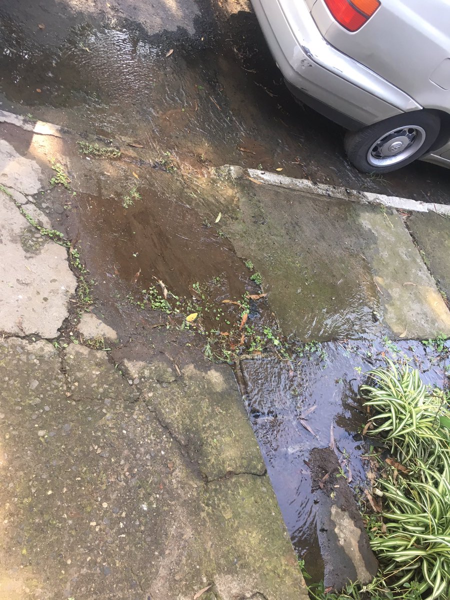 weeechoo's tweet photo. Fuga de agua en 5ave 14-96 zona 13 @SOSEMPAGUA @amilcarmontejo https://t.co/QA7SUOtQ7g