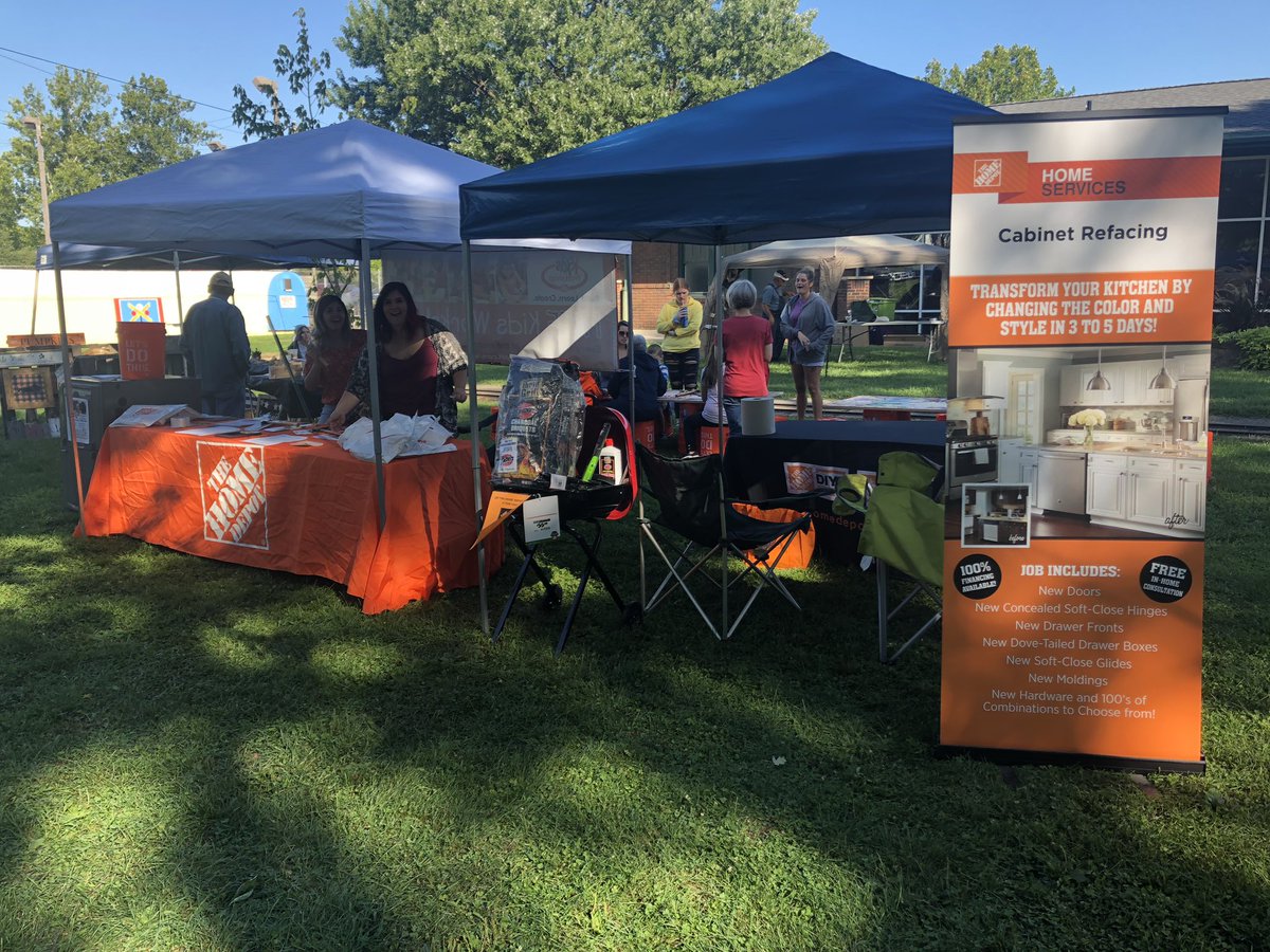 Jeff25185609's tweet image. #CarouselFamilyFunDay at the Logansport Denzel Carousel.  Showing parents what The Home Depot can do for them while the kids are building airplanes #DoItForMe #GivingBack