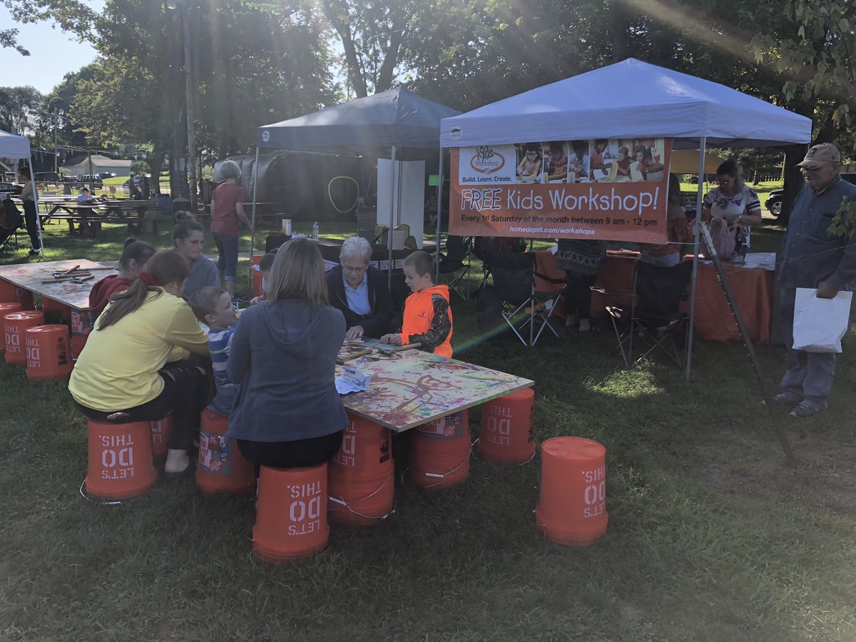 Jeff25185609's tweet image. #CarouselFamilyFunDay at the Logansport Denzel Carousel.  Showing parents what The Home Depot can do for them while the kids are building airplanes #DoItForMe #GivingBack