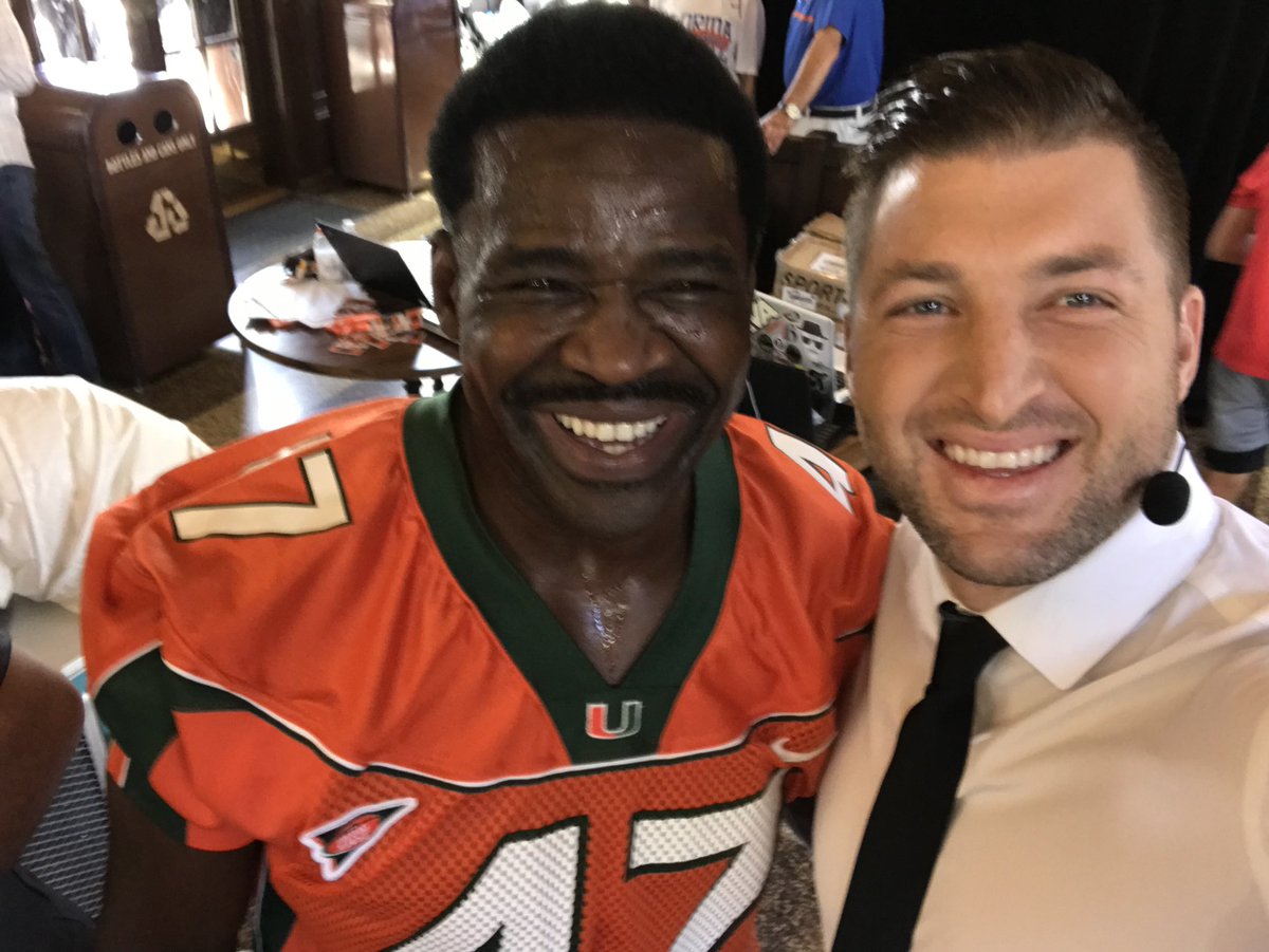 TimTebow's tweet photo. Fun hanging with you @michaelirvin88, but today it’s all about the Gators! #GoGators https://t.co/cyMFFnZiY3