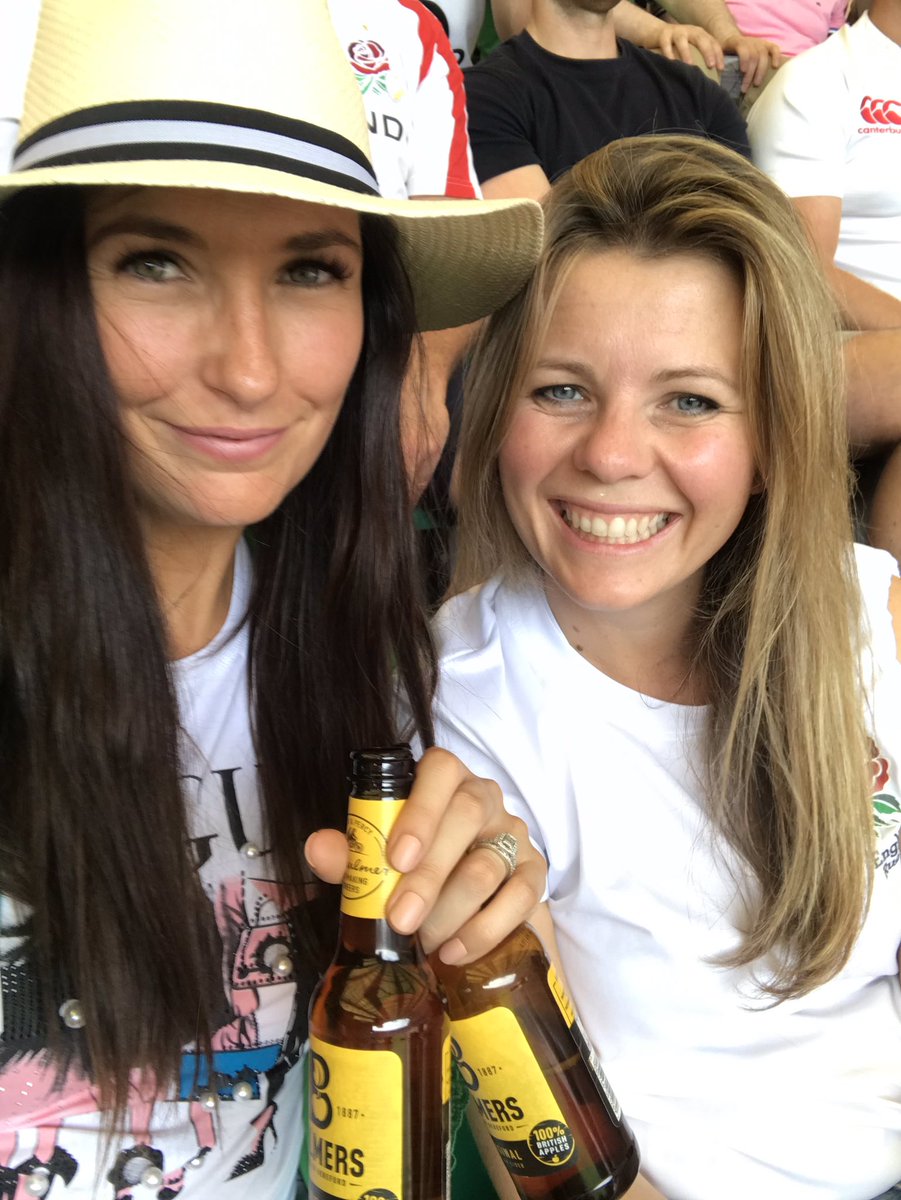 Avolennon's tweet photo. #CarryThemHome @EnglandRugby @IrishRugby #COYBIG 🇮🇪🏴󠁧󠁢󠁥󠁮󠁧󠁿 https://t.co/ozIA607n81