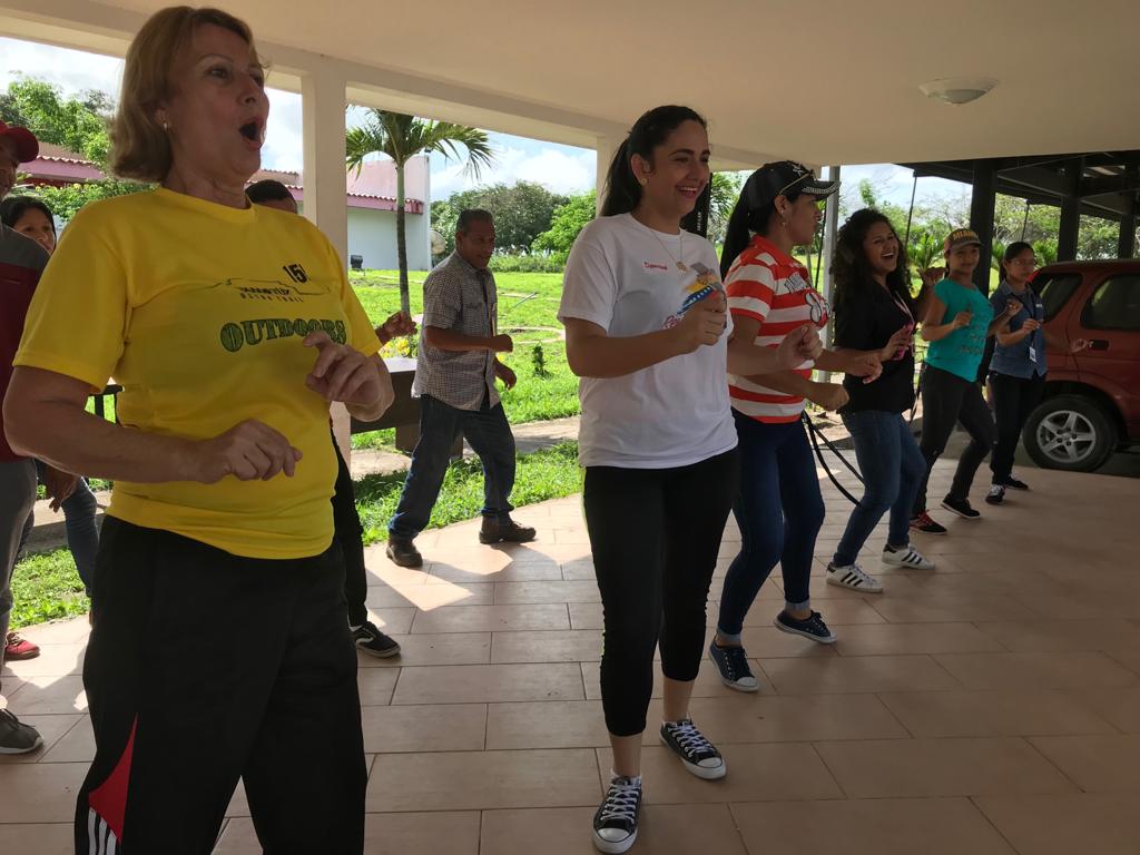 petrolerocombat's tweet photo. Con mucha energía se llevó a cabo una Bailoterapia en la División Junín - Pariaguán 🕺💃
Donde las trabajadoras y trabajadores disfrutaron con música, bailes y premiaciones.  ¡Petroleros con Talento Humano! 👷🏽‍♂️👷‍♀️ https://t.co/nsIwxcFQ1g