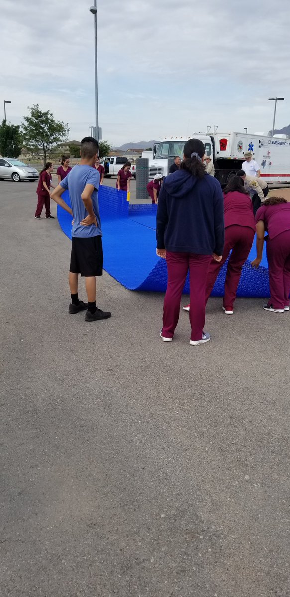 dcrum_SHS's tweet photo. Socorro High School Health Professions Academy students assiting Medical Reserver Corp and Border Regional Area Command. https://t.co/agqw3gizIe
