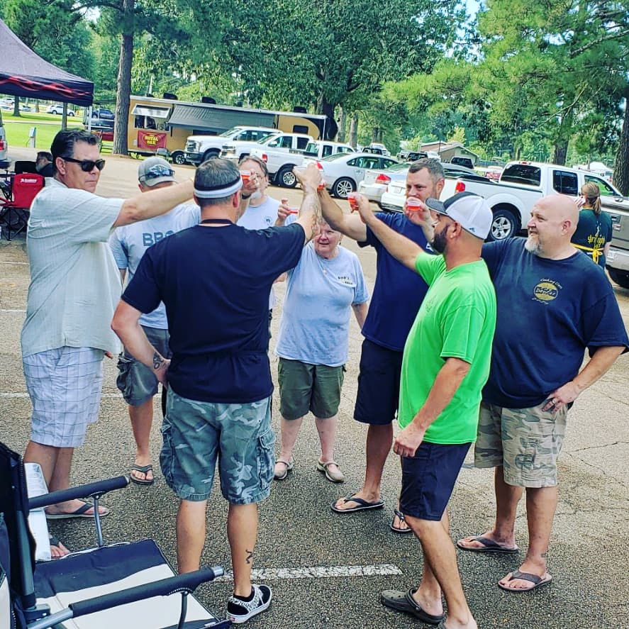 FergoliciousBBQ's tweet photo. All hail Smokin on the Rez! Small group for our 9:22 good luck shot on Day 1! Good luck to all here & around the world!
#jimbeamfire #bigred #ginjabombs #goodluckshot #9dueceduece #kcbslove #kcbs #BBQnation #bbqfamily #nomercysweeptheleg #kcgcdojo https://t.co/QVECZKxcCT
