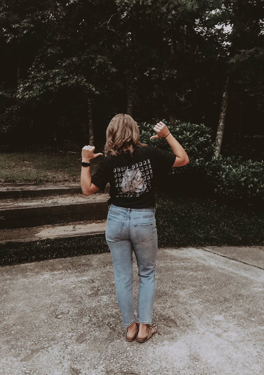 HoMeG24's tweet photo. Haaapppyyyyyyy. @JosieDunneMusic you are so fun and talented. 🐠 thanks for such fun nights in Athens and ATL! https://t.co/ZP9ozjzHS8