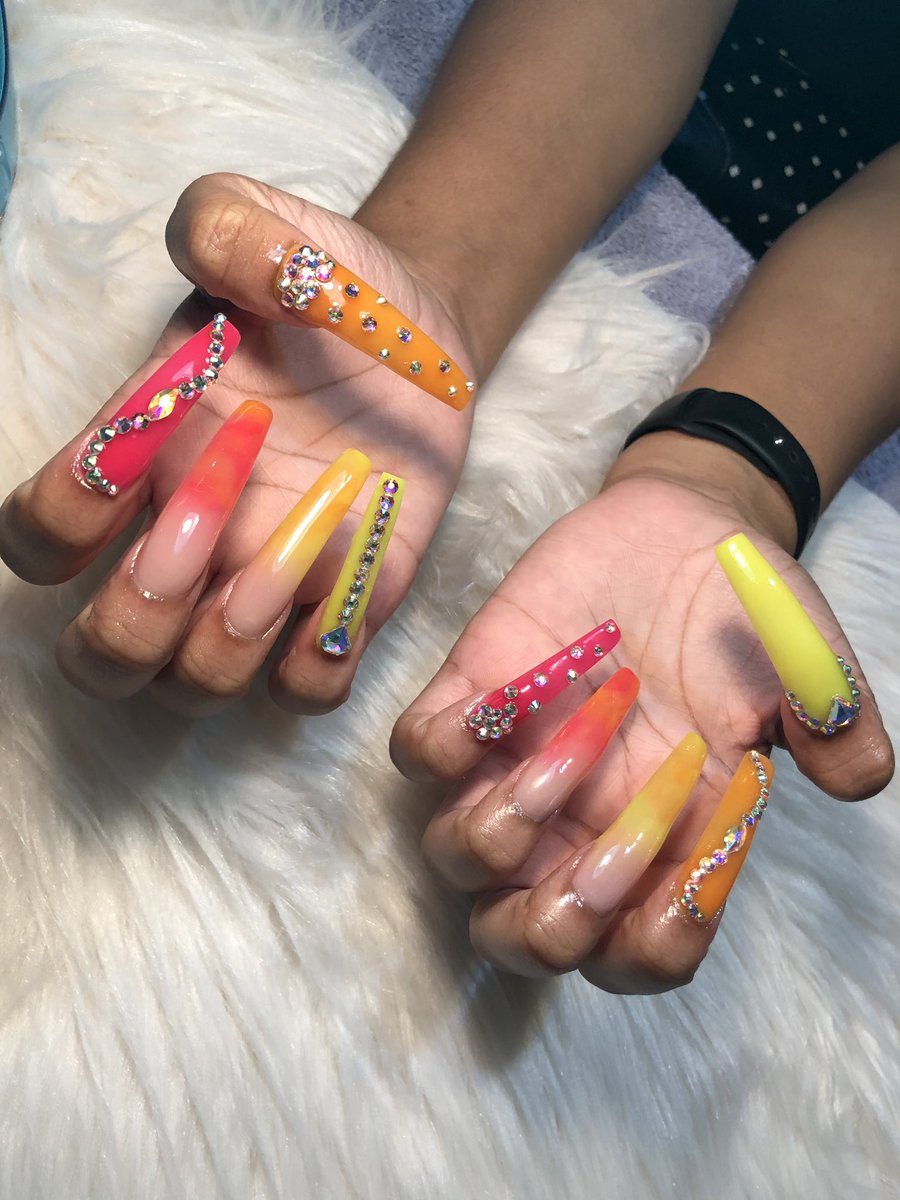 johnny_bravoe17's tweet photo. Bad bitches do double tips #252nailtech https://t.co/q5QGgqL1Lp