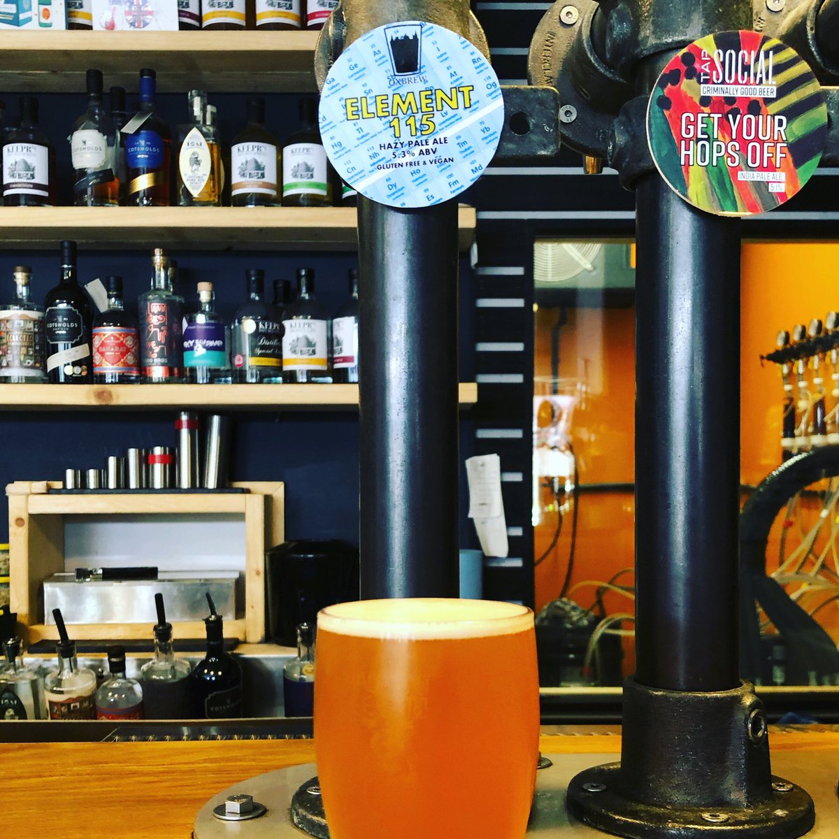 Enjoying our new Hazy Pale Ale - Element 115 @oxbrew_witney. 🍺What could be better on a warm bank holiday weekend. 😉
______________________________
#craftbeer #craftbrewery #oxbrew