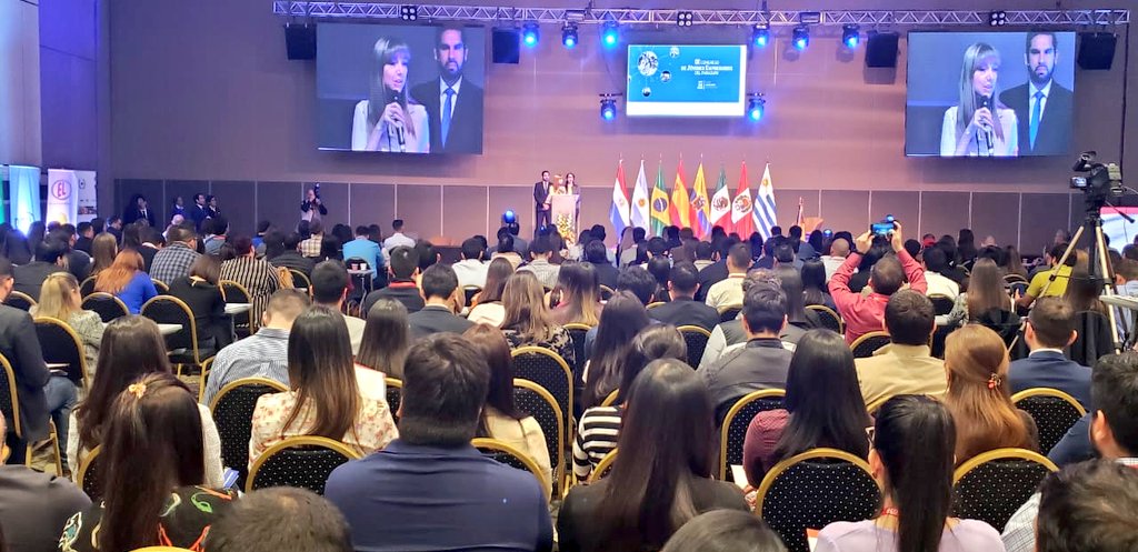 Compartimos con Jóvenes Empresarios de todo el país, nuestros avances y propuestas en Capacitación, Formalización e Innovación para Mipymes en el IX Congreso de Jóvenes Empresarios del Paraguay, organizado por la <a href="/ajeparaguay/">AJEparaguay</a>. <a href="/MaritoAbdo/">Marito Abdo</a> <a href="/silvana_abdo/">Silvana Abdo</a> <a href="/GabSocialPy/">Gabinete Social</a> <a href="/Miticpy/">MITIC Paraguay</a>