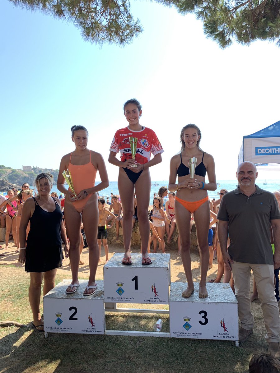 xerxidelrio's tweet photo. Lecciones que da la vida. Jana primera clasificada general absoluta con solo 13 años de la travesía #palamos la Fosca 1000m. Sigue disfrutando como lo haces sirenita !!! https://t.co/OSrNxe5EZl