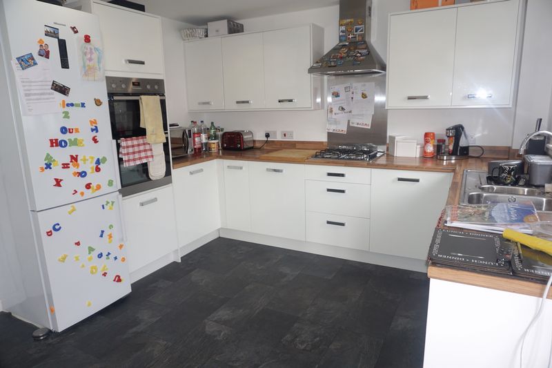 Beemyhome's tweet photo. 🐝PERFECT FAMILY HOME - SPENNYMOOR 🐝

OIRO £210,000
For sale a delightful, modern and spacious four bed family home on the residential development of Merrington Park in Spennymoor. 

0191 389 7299
https://t.co/jvDqrDKmQt https://t.co/jvrDXVFKQm