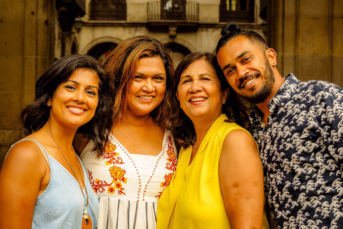 “Chetna Sharma and family in Barcelona”
All the traveling members in family units portraits. I love the strength and happiness in all their glances. Outstanding!
 #jrdbcn #barcelonaphotographer #fotografoenbarcelona #photographerinbarcelona  #visitbarcelona #vacationphotographer