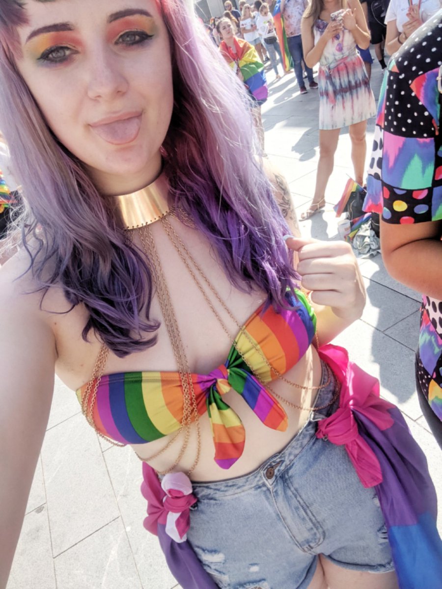 3DBeeXYZ's tweet photo. Going 300% for #SOPride and having the best time! Pride is my favorite time of year, feels so good to represent #bipride #polypride 🏳️‍🌈 https://t.co/uKDMboc9Vu