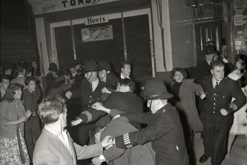 So excited to see all of the  #NottingHillCarnival costumes today! Here’s a thread about how a London race riot + the tenacity of Black immigrants in the UK led to the creation of the  #NottingHillCarnival 