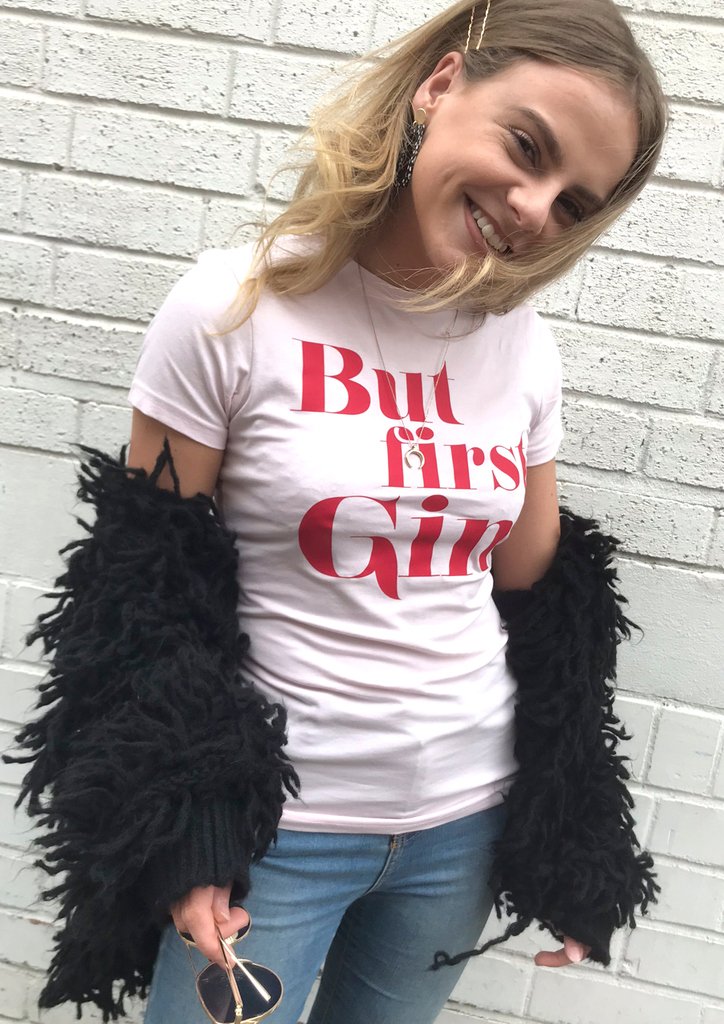 svethppl's tweet photo. BUT FIRST, GIN.⁠
⁠
We are so on the gin hype right now, we love a simple pink gin with lemonade 💖⁠
⁠
What's your drinks order? 💁🍸⁠
⁠
#ButFirstGin #PinkGin #JeansAndANiceTop #HairSlide #WomensFashion #FB #StreetStyle #Drinks #CasualDrinks #LetTheFunBeGIN https://t.co/hE5hAfrTpS