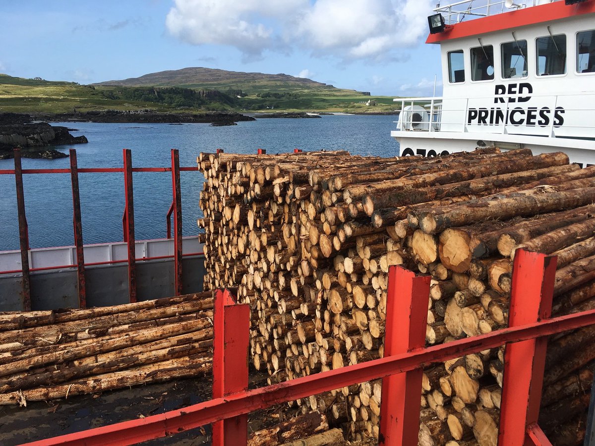 isleofeigg's tweet photo. For those of you (like us) who can't get enough of Troon Tug's boat the Red Princess, here's some more pics of her taking #EiggTimber off to @GlennonBrothers @forestsandwood https://t.co/IgjvCy1oVQ