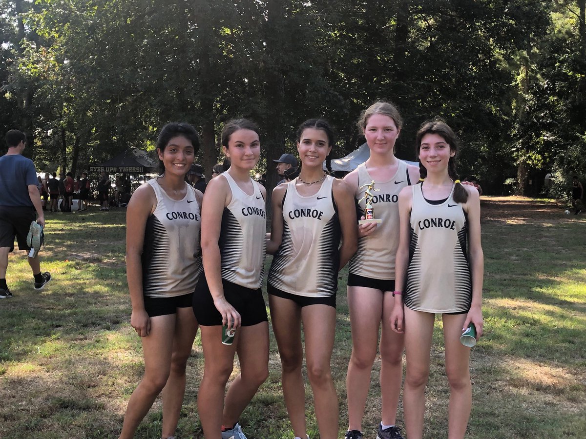 Another awesome job today! Hannah Gault taking the win for varsity girls.    Look at these girls bring home the hardware.  So proud of these ladies.  ⁦<a href="/HannahGau1t/">Hannah Gault</a>⁩ ⁦<a href="/CoachHurd32/">JD Hurd MSL</a>⁩ ⁦<a href="/Tasha_Smith78/">Tasha Smith</a>⁩ ⁦<a href="/CoachHardeman/">Cedric Hardeman</a>⁩