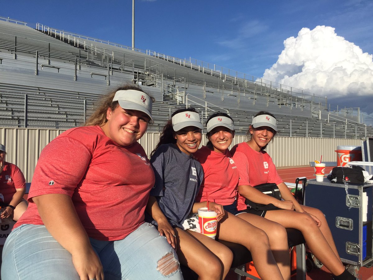 yeetmangoes's tweet photo. junior season!❤️💙#evfootball https://t.co/P0vlRtGrhK