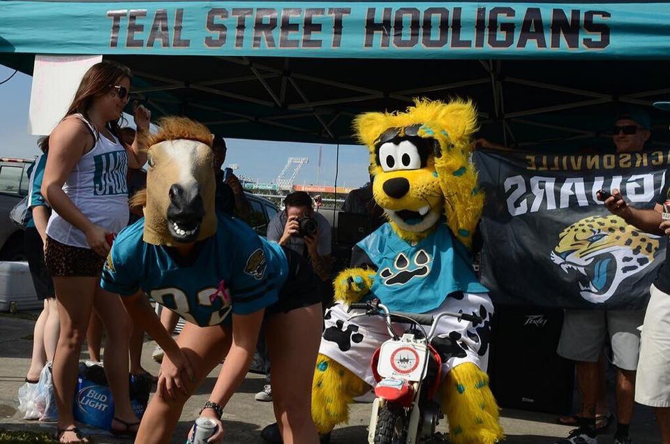 Fullywrecked's tweet photo. @Jags082 @IsomPhilips @BoldCityBrigade @TealStHooligans 👀 #DUVALBCB https://t.co/u7bGyXm2Su