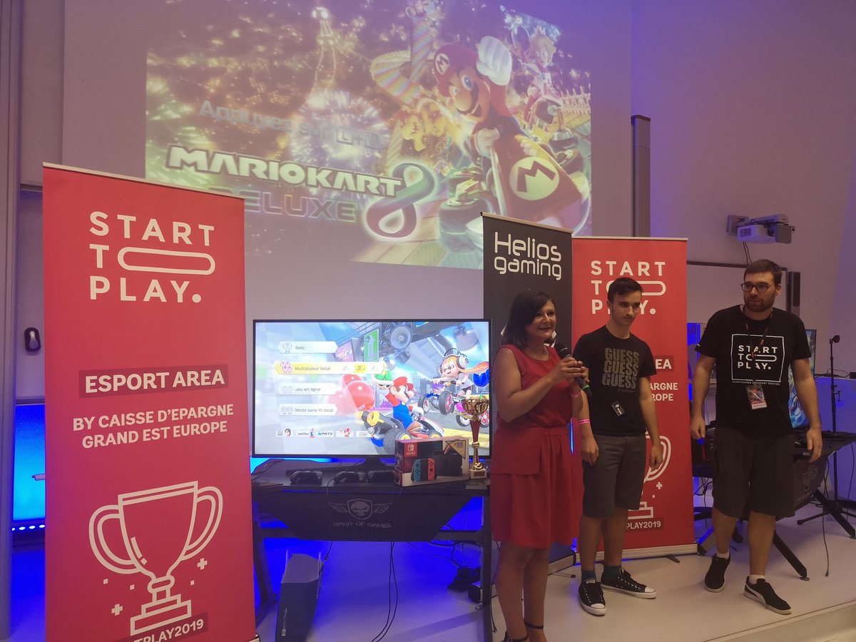 SarahBelkai's tweet photo. En direct de @Festival_STP avec la finale du tounoi @HeliosGamingFR #MarioKart. Bravo au grand vainqueur du jour qui remporte une #NintendoSwitch offerte par la @CaissEpargneGEE, partenaire du festival depuis la 1Úre édition #VousEtreUtile #PlusGrandPlusProche #stplay2019 https://t.co/ApusHhe8Qy