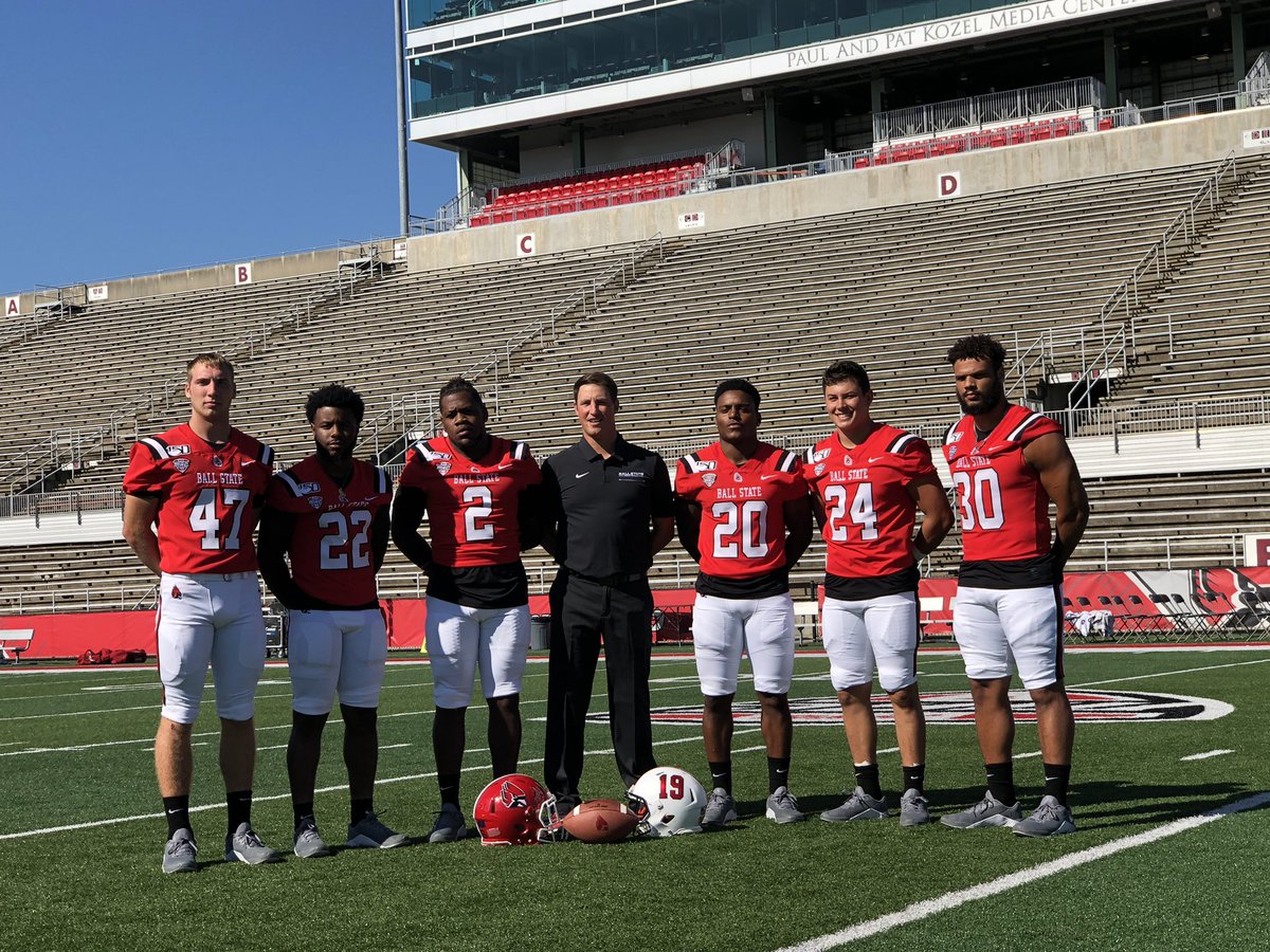 BallStateFB's tweet photo. Smile! It’s picture day for the Cards. 📸

#OTM | #WeFly https://t.co/GMobzBurf3