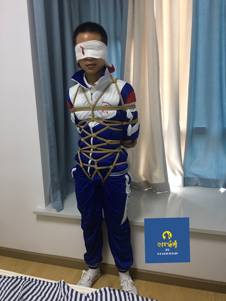 WH_cumcontrol's tweet photo. 校服绳缚秀，白袜诱惑的味道！技术层面，农牛圈与捆绑圈，互为独立！农牛圈讲究手法和力度控制；捆绑圈注重样式和紧缚度，术业有专攻，专才不少，全才不多，我应该算是少有的全才之人（边缘控制与绳缚技术俱佳）！现实，玩法的多样性决定了农牛与捆绑需要互相融合，相辅相成，可以增加刺激度和快感！ https://t.co/NeQvpfQIsl