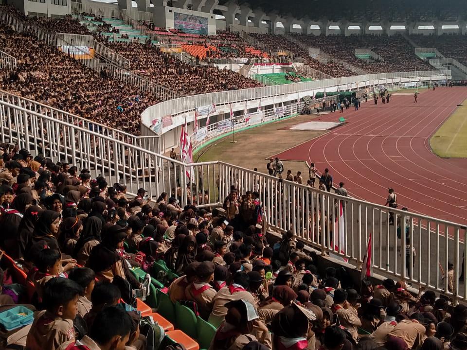 PrabaRasa's tweet photo. [Kamis, 22 Agustus 2019]
.
.
.
Apel Besar Peringatan Hari Pramuka Ke-58 Tingkat Daerah Jawa Barat
📍Stadion Pakansari, Bogor
----------------------------
@dkcciamis07 @dkd_Jabar @DK_Nasional @PramukaJabar @Pramuka_Ciamis @pramukaupdate @MyprideMagz https://t.co/sAMcZNK1fI