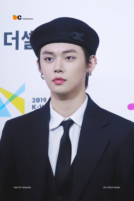 fluffy_Yeonjun's tweet photo. ㅤ

　　🐱🎩

　📷 cr. @YEONJUNcokr  ❣️

　#투모로우바이투게더 #TXT
　#연준 #최연준 #YEONJUN
　@TXT_members
ㅤㅤ https://t.co/fckqH3OLP0