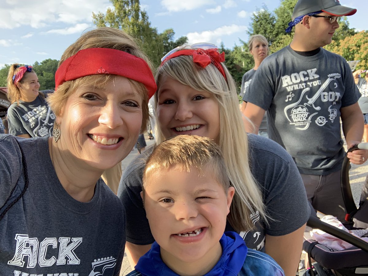 SlateHillStars's tweet photo. I saw many of our @RevereLocal #revererockstars at the #BuddyWalkCle2019 @clemetzoo #luckyprincipal ❤️ https://t.co/13yBqe87o3