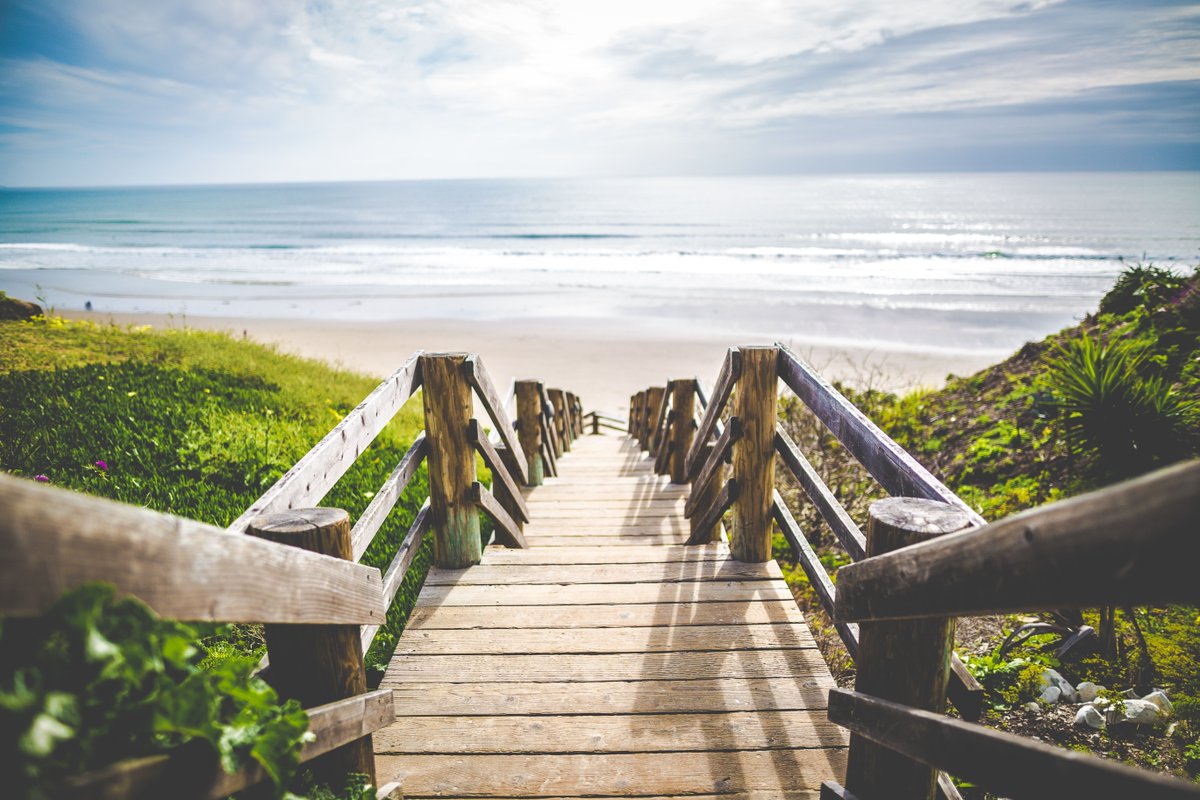 ButtonMarketing's tweet photo. Its the Bank Holiday Weekend! Its hot &amp; sunny, perfect for the long weekend

😎 What are you all up to this weekend?😎

Let Ruby know in the comments! 🔻🔻🔻

#MMB #WeloveRuby #Rubybuttons #Buttonology #Backtobasics #MMBApp #Downloadtheapp #marketing #marketingsolutions https://t.co/p6ZnJ52ZNf