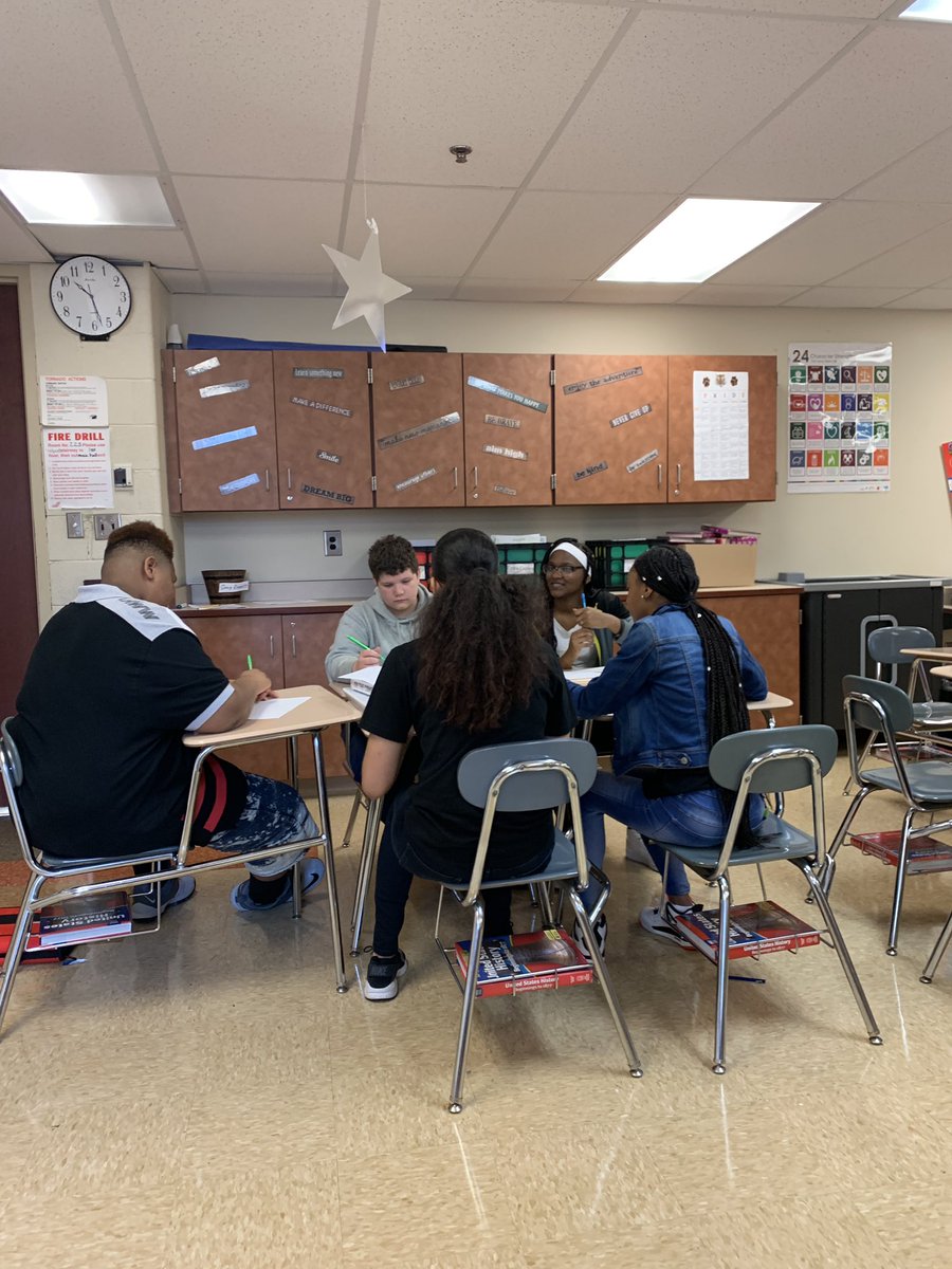 JulieAClark4's tweet photo. Amazing things happening at The Rayen Early College Middle School! https://t.co/e0NiWvuqJI
