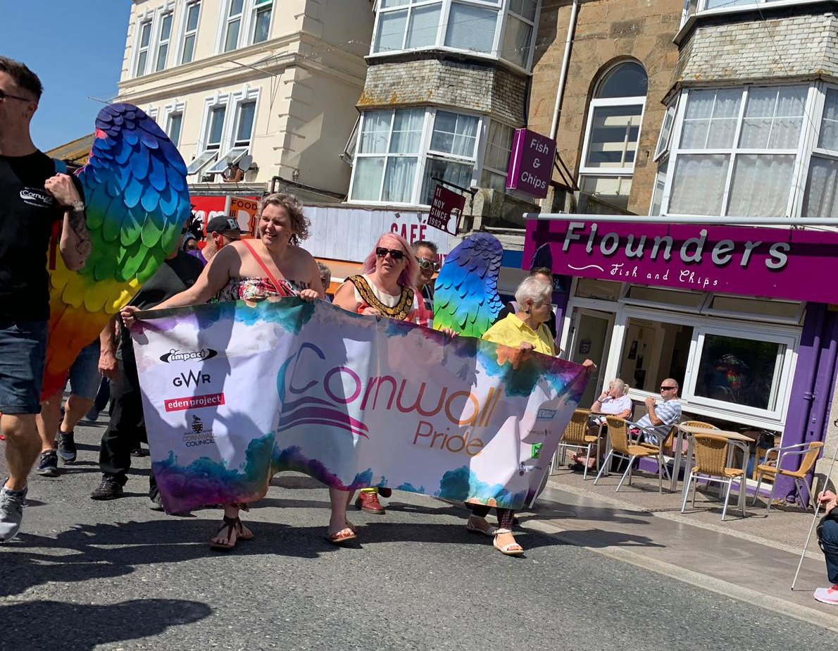 Flounders proudly supports Cornwall Pride. 💛💜💙🧡💚❤
.
#cornwallpride #pride #newquay #bankholiday
.
@CornwallPrideTM <a href="/Tourism_Newquay/">Visit Newquay</a>