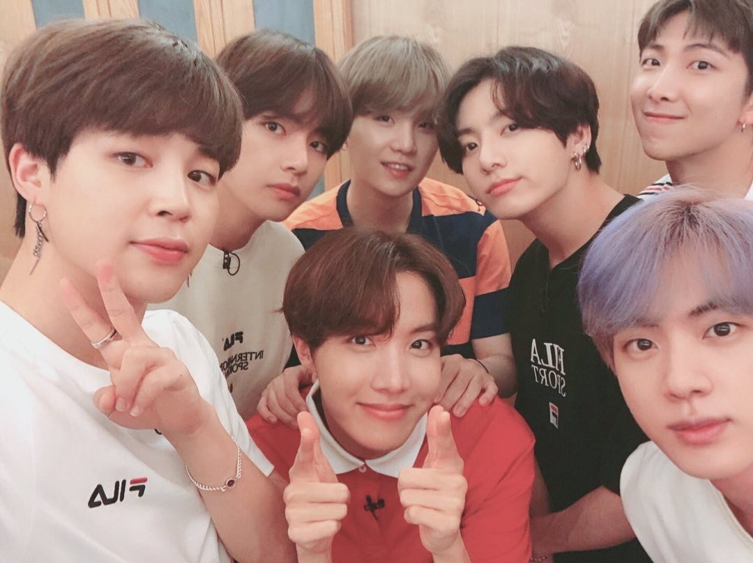 jeon_jungkook1_'s tweet image. я не знаю выложится этот твит или нет. проблемы со связью. я хочу, чтобы вы знали. bts это то ради чего я живу. на данный момент никто не поддерживает меня так как bts. bts, спасибо за ваше существование. 6 лет.
#6YearsWithOurHomeBTS 
#6YearsAndForeverWithBTS 
#6YearsWithBTS