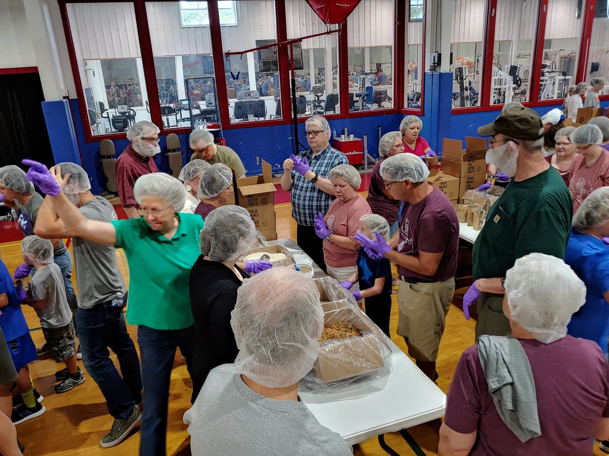 Getting ready at #opchurch @generosityfeeds #service event hosted at <a href="/followMNU/">followmnu</a>. Let's feed some kids! #love